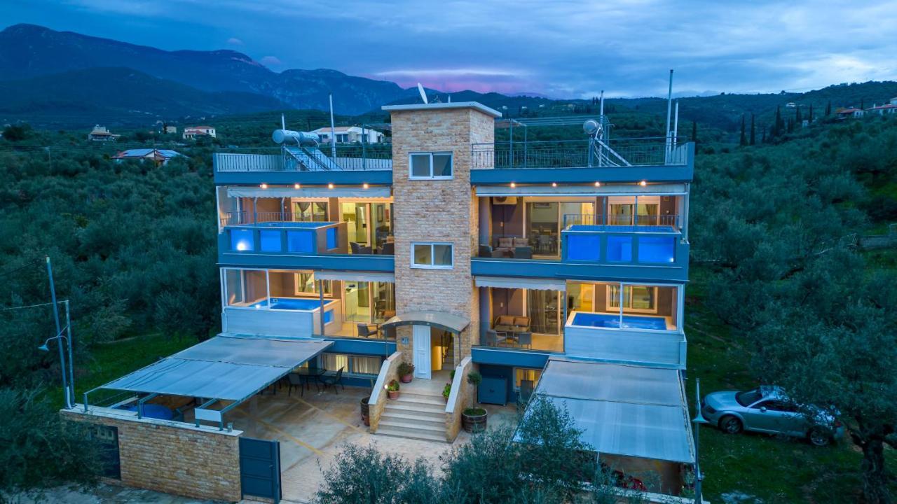 Grand Suites With Private Pools Kalamata Exteriör bild