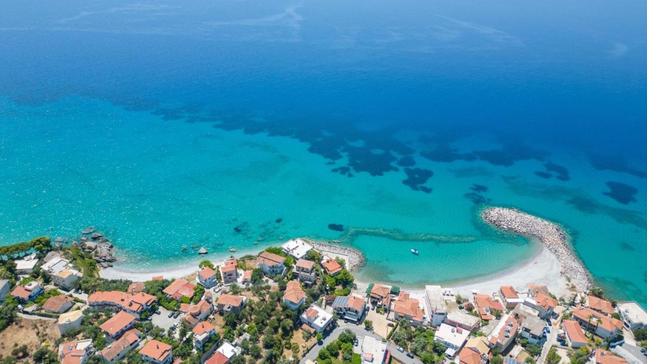Grand Suites With Private Pools Kalamata Exteriör bild
