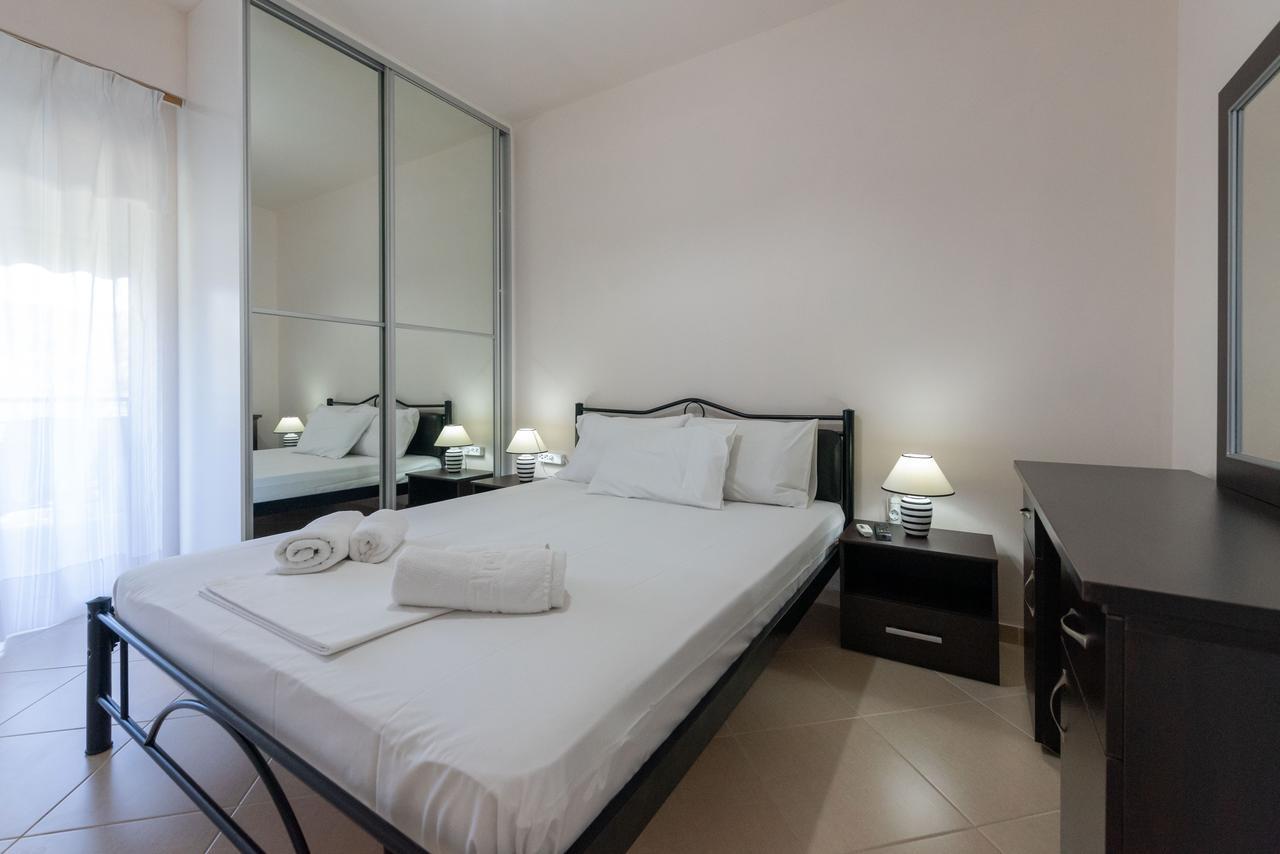 Grand Suites With Private Pools Kalamata Exteriör bild