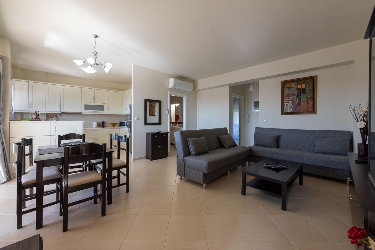 Grand Suites With Private Pools Kalamata Exteriör bild