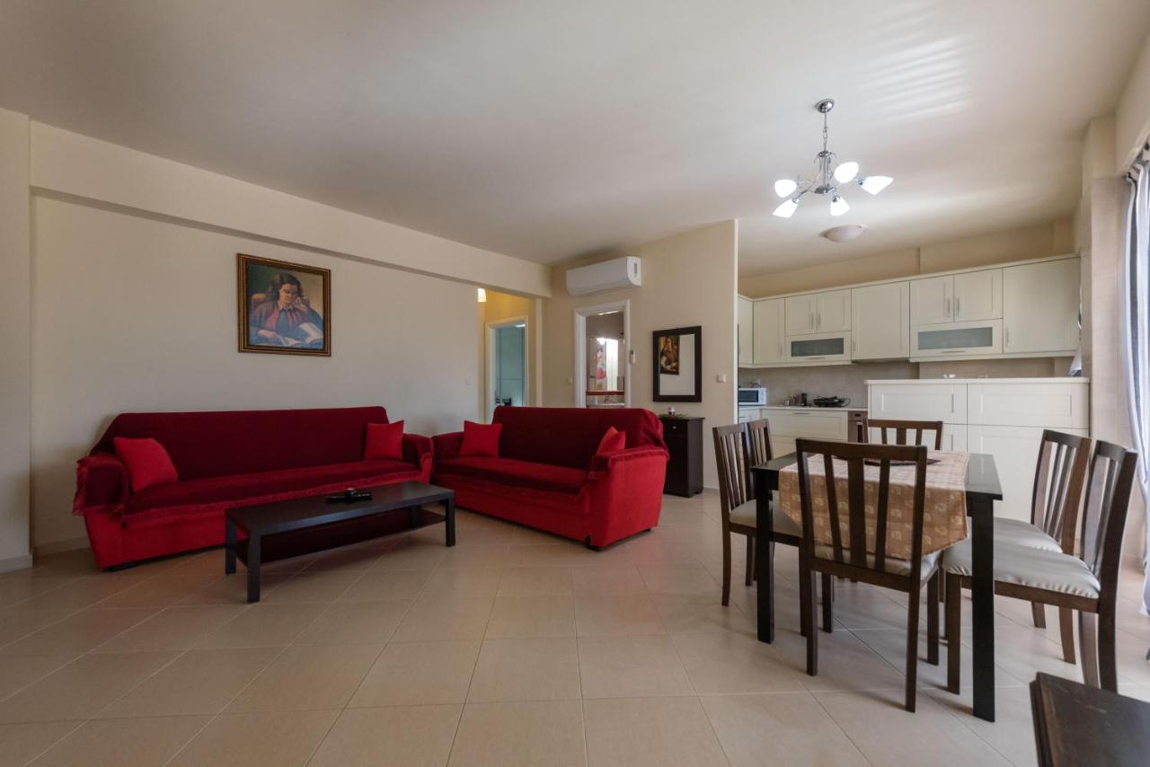 Grand Suites With Private Pools Kalamata Exteriör bild