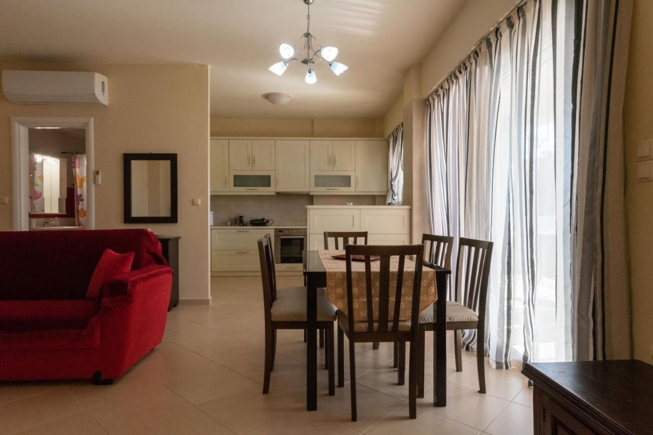 Grand Suites With Private Pools Kalamata Exteriör bild