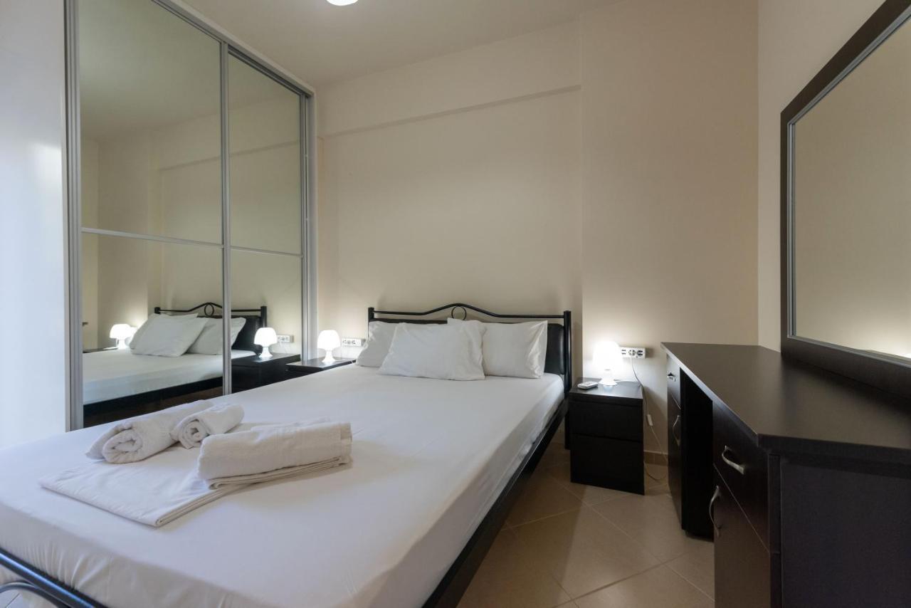 Grand Suites With Private Pools Kalamata Exteriör bild