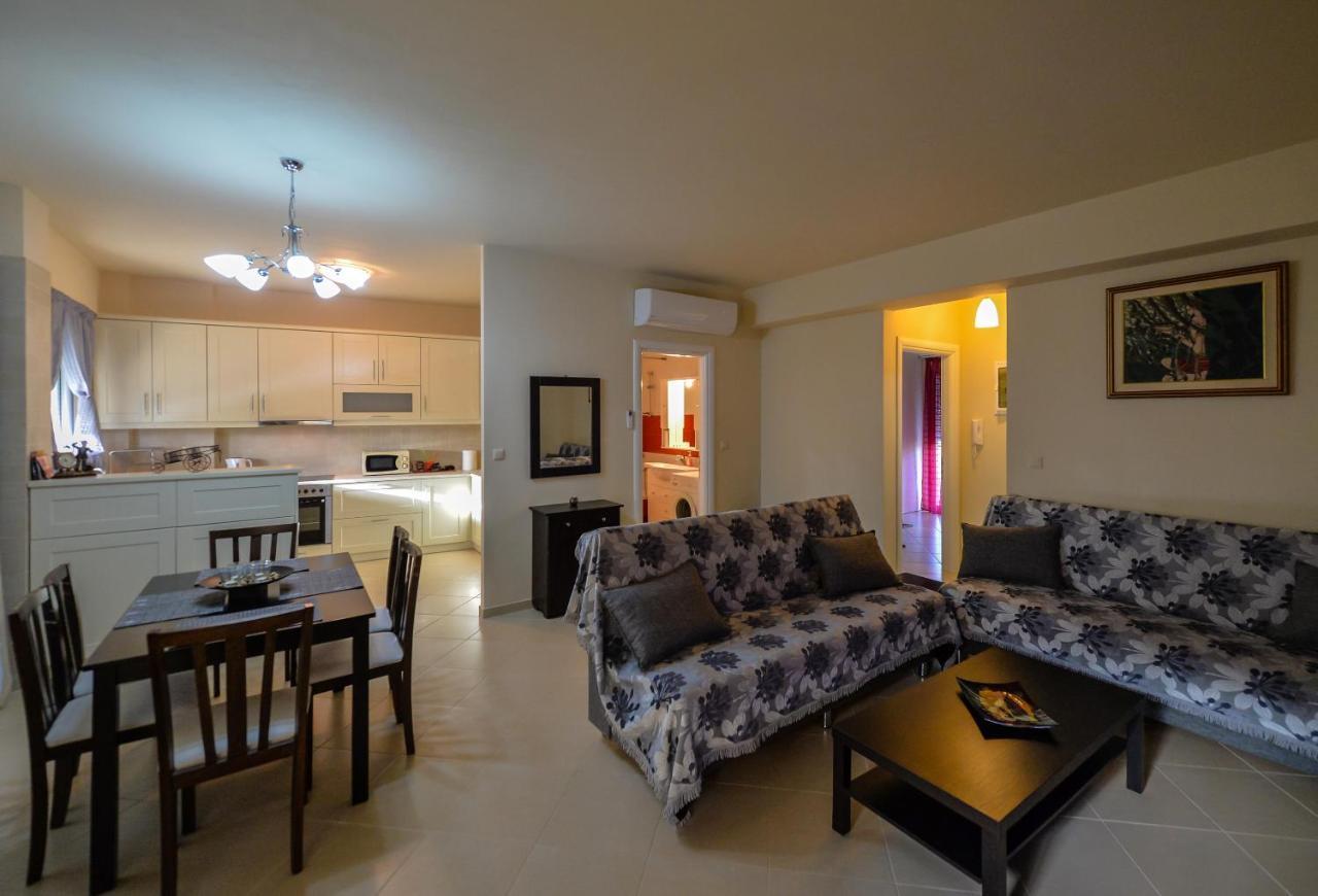 Grand Suites With Private Pools Kalamata Exteriör bild