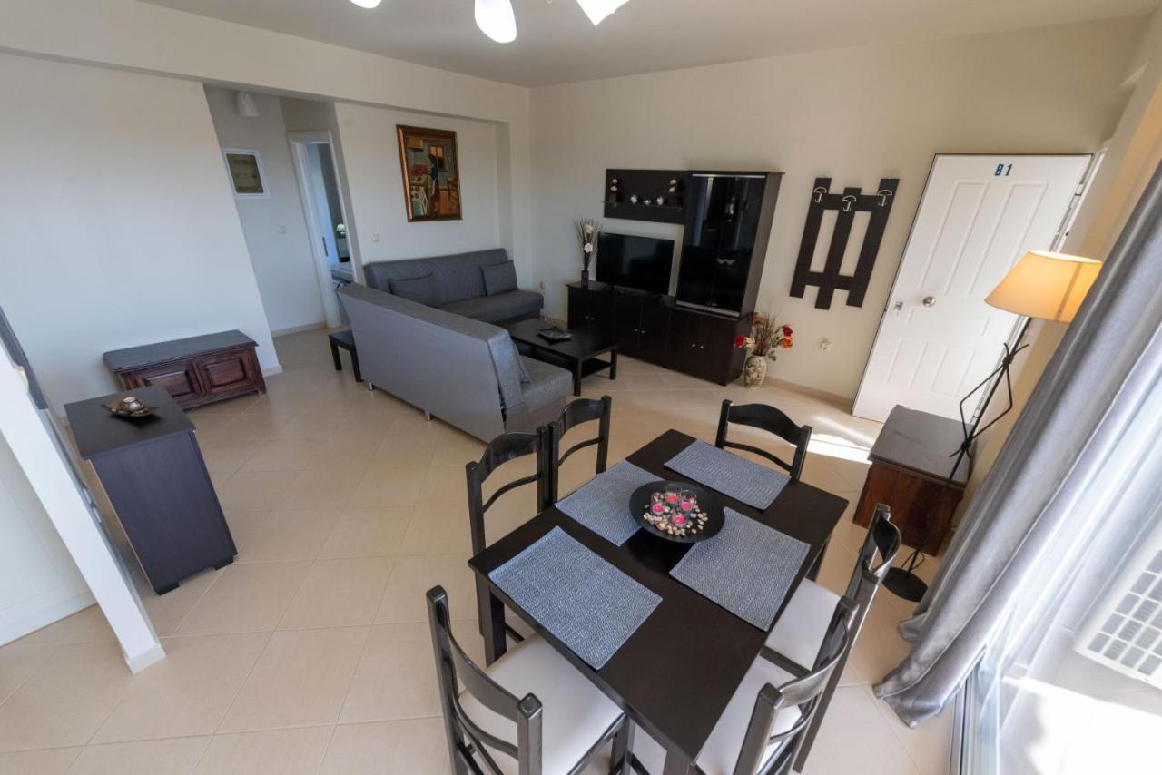 Grand Suites With Private Pools Kalamata Exteriör bild