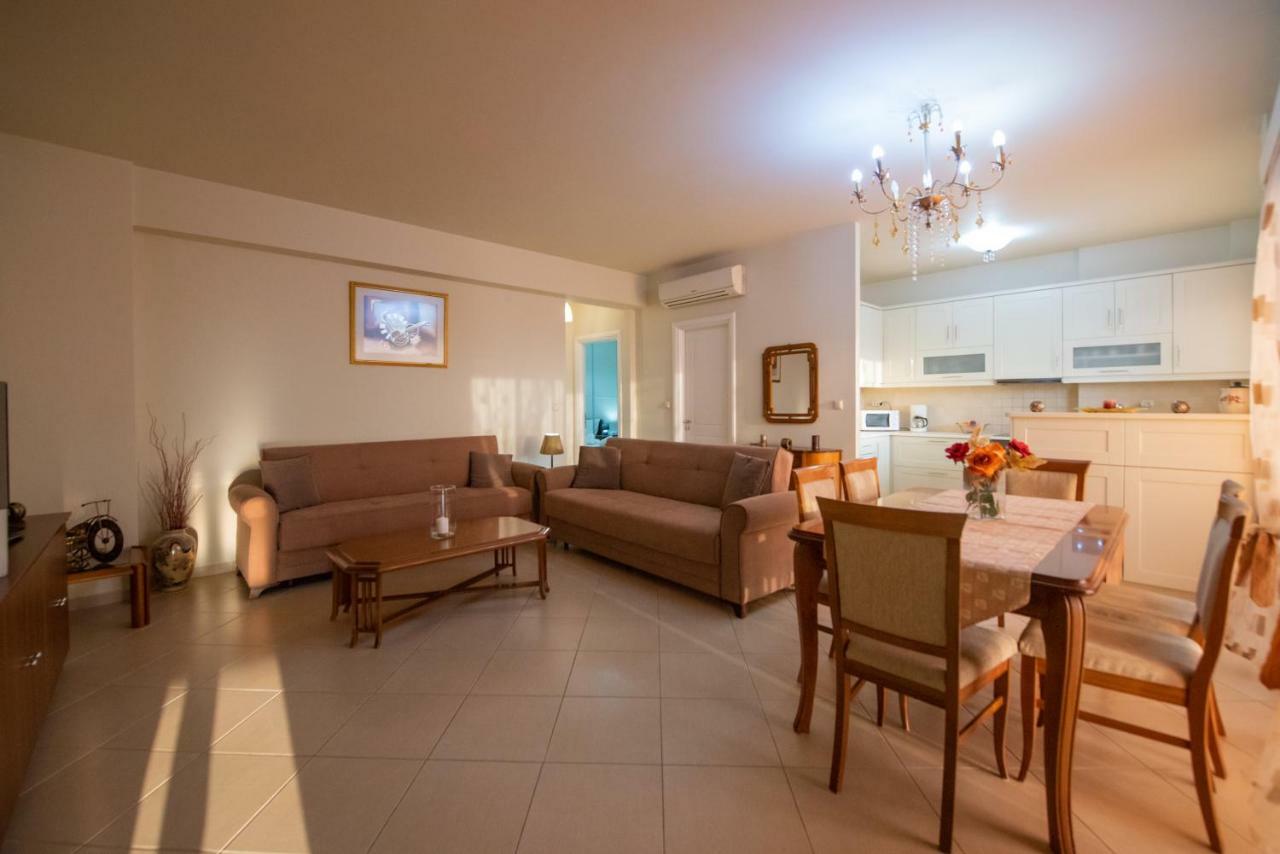 Grand Suites With Private Pools Kalamata Exteriör bild