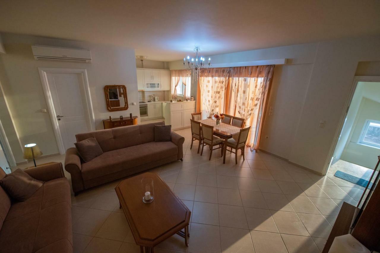 Grand Suites With Private Pools Kalamata Exteriör bild