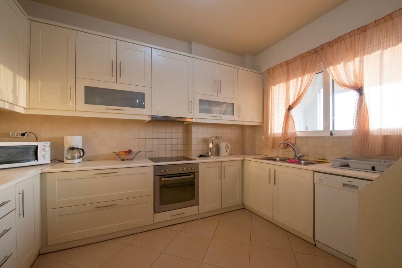 Grand Suites With Private Pools Kalamata Exteriör bild