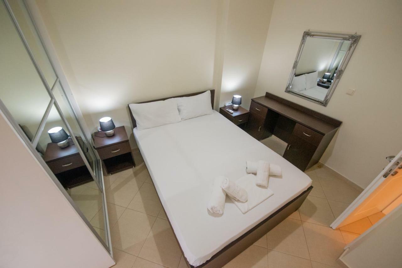Grand Suites With Private Pools Kalamata Exteriör bild